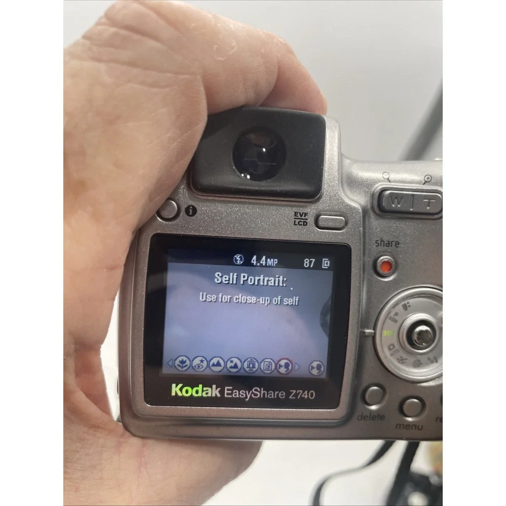 Kodak EasyShare Z740 5MP Digital Camera 10X Zoom+Battery+SD Card-TESTED